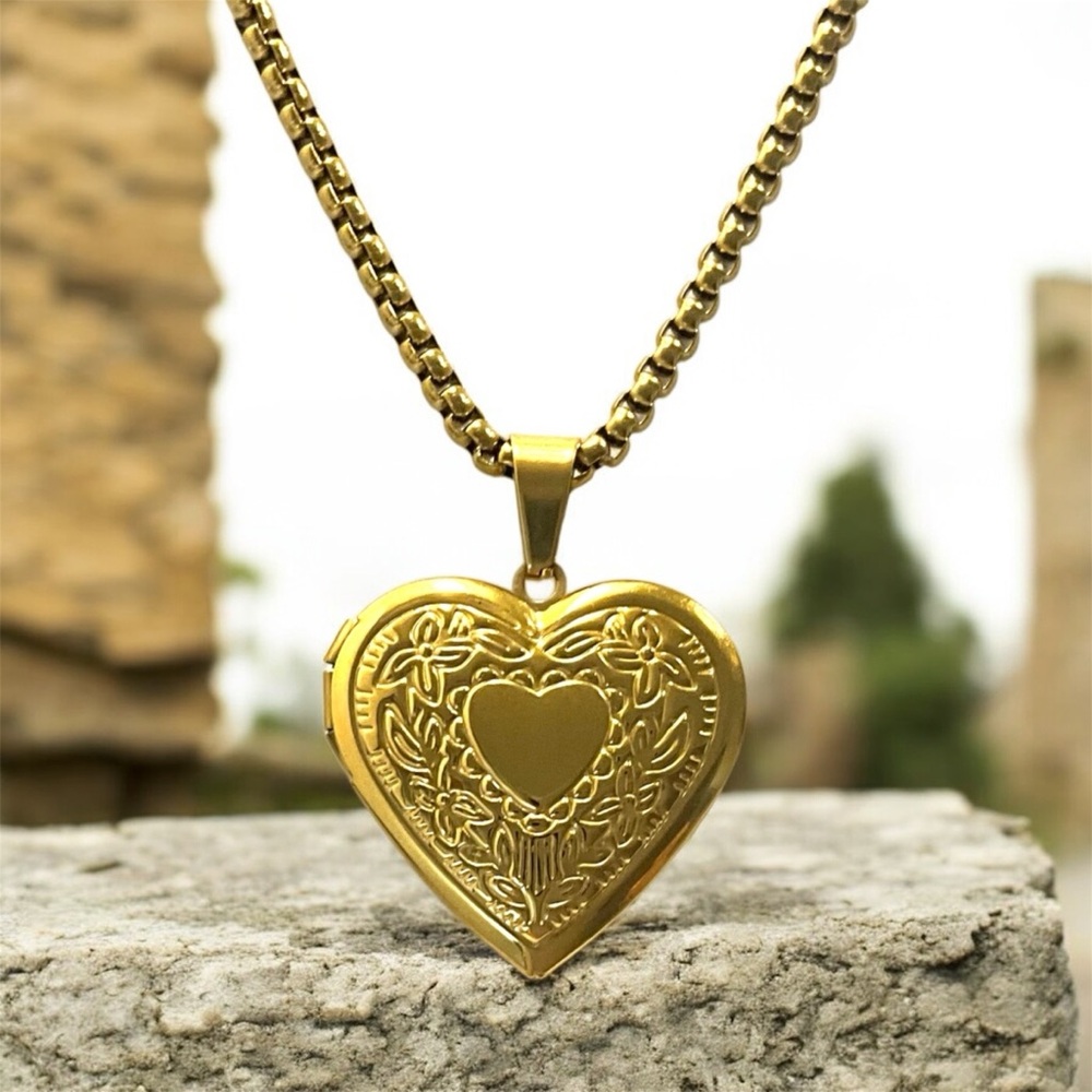 316L Stainless Steel Gold PVD Titanium Heart Photo Locket Pendant Necklace